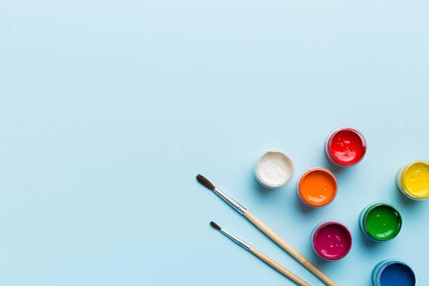 pinceaux et peintures